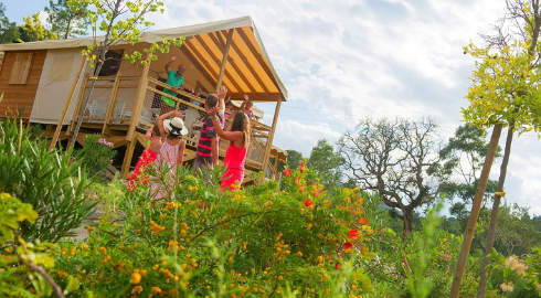 tente safari au camping sole di sari