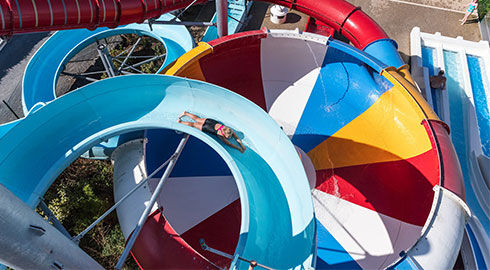 Les parcs aquatiques dans les parcs d'attractions