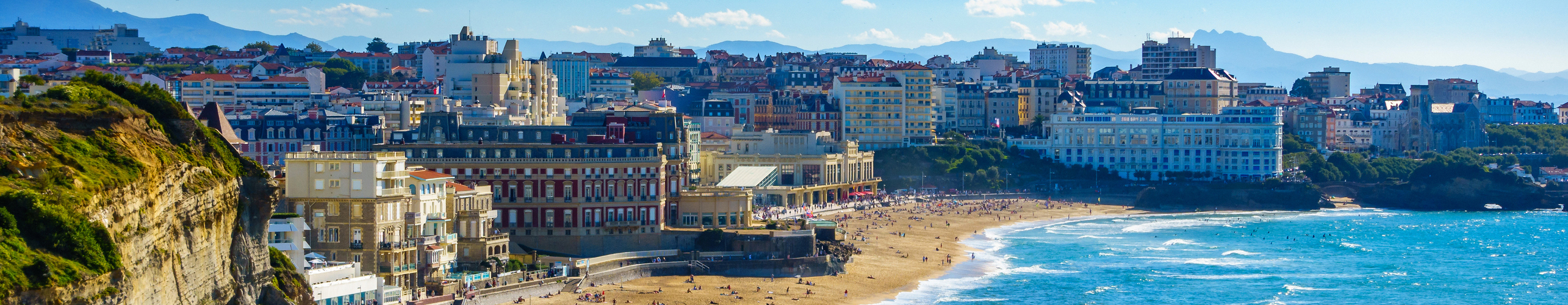 Vue sur la ville de Biarritz face à la mer
