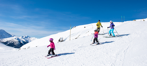 Ski en famille en France pendant les vacances d'hiver