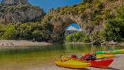 Canoë-kayak au Pont d'Arc de Vallon-Pont-d'Arc, en Ardèche