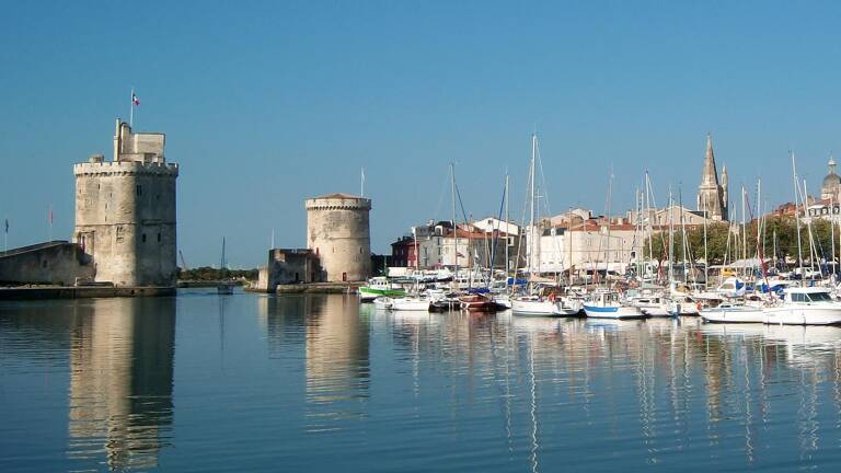 Le port et les deux tours de la Rochelle, capitale de la Charente Maritime