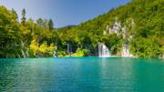 Le parc national des lacs de Plitvice en Croatie, ses cascades et son lac couleur azur