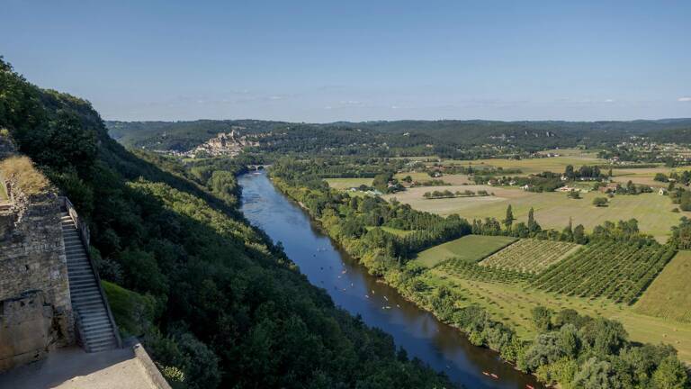 Vue aérienne d'une rivière du Périgord, au cœur de la Dordogne