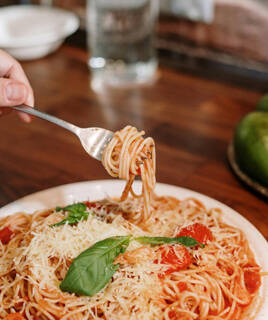 Plat savoureux de spaghettis à la bolognaise