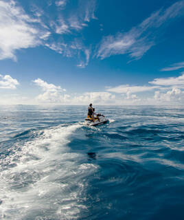 Jet ski en mer méditerranée