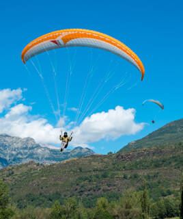 Vol en parapente depuis le massif