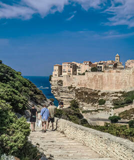 Promenade familiale près de Bonifacio en Corse du Sud
