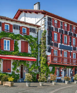 Le village d'Espelette près de Biarritz