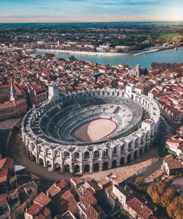 Arènes d'Arles vue du ciel