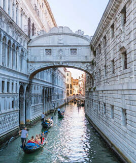 Pasear entre los canales de Venecia Homair
