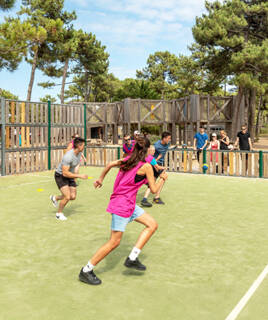 Partie de football au camping