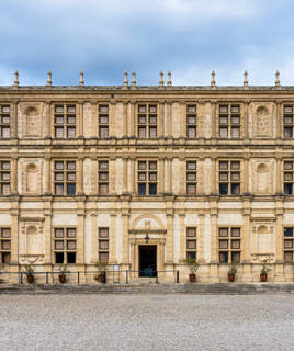 Façade Renaissance du Château de Grignan, Drôme.