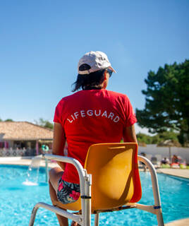 Surveillant piscine