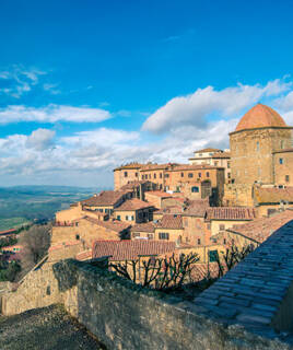 Village de Volterra en Toscane