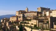 Le village de Gordes, perché sur une colline et dominé par son château, au cœur du Luberon dans le Vaucluse.