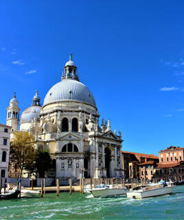 Die Stadt und ihre historischen Stätten besichtigen Homair