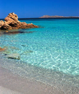 Rilassati sulle spiagge dorate della Riviera del Corallo Homair