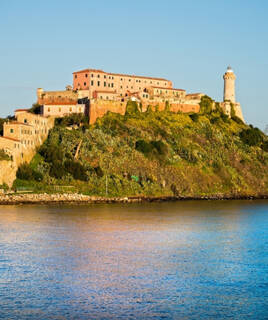 Kasteel Volterraio: Geschiedenis en Uitzicht Homair