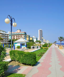Visita il centro storico e i mercatini serali Homair
