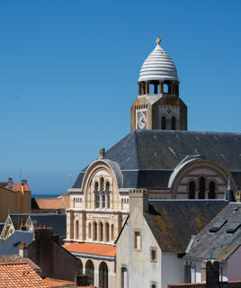 Vue sur le clocher de l'église Saint Pierre