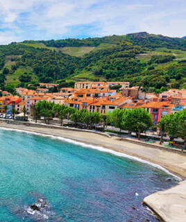 Vue sur une plage de la côte Vermeille