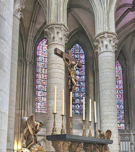 Bestaunen Sie den beeindruckenden Kirchturm von St. Pelagius Homair