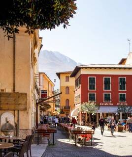 Wandelen door de dorpjes aan de rand van het meer Homair