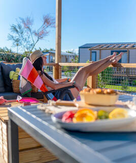 Détente dans un camping sans voiture