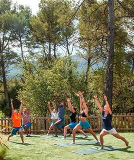 Cours de yoga au camping