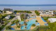 Camping avec piscine chauffée en bord de mer en Bretagne