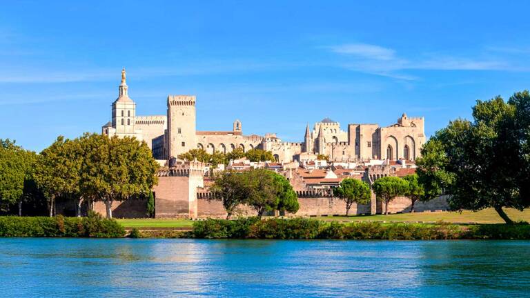 Camping Avignon en het Pausenpaleis