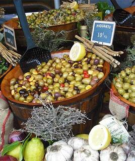 Olives dans un marché provençal