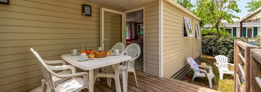 rich-block-edito-location-mobil-home-terrasse-simple-th