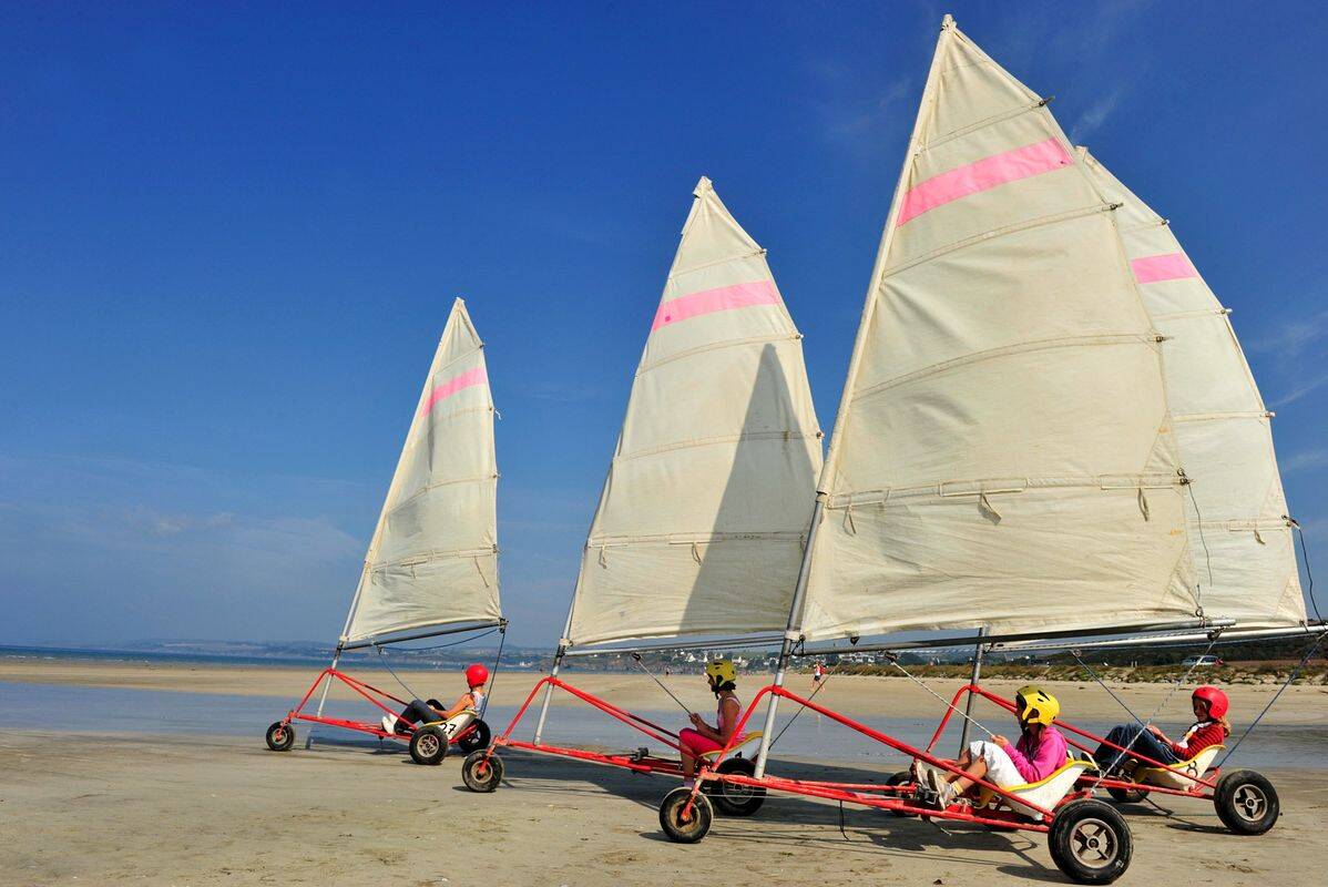 Char à voile sur la plage - Camping Le Domaine de Ker Ys, France, Bretagne, St Nic