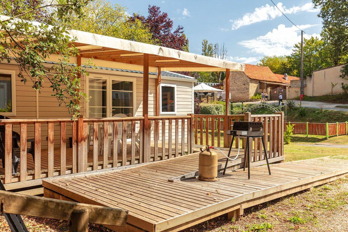 Campsite Le Val d'Ussel, France, Dordogne - Périgord, Proissans