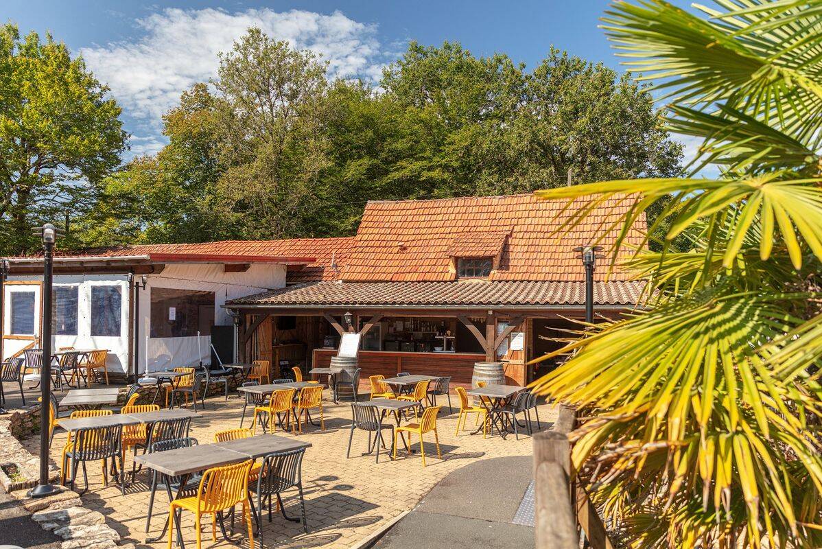 Campsite Le Val d'Ussel, France, Dordogne - Périgord, Proissans