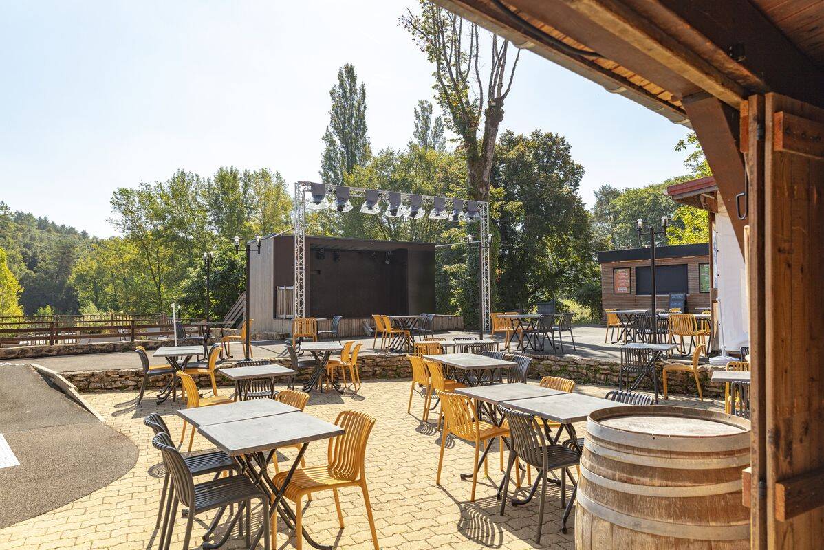 Campsite Le Val d'Ussel, France, Dordogne - Périgord, Proissans