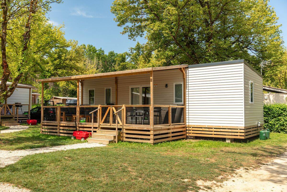 Campsite Château de Fonrives, France, Dordogne - Périgord
