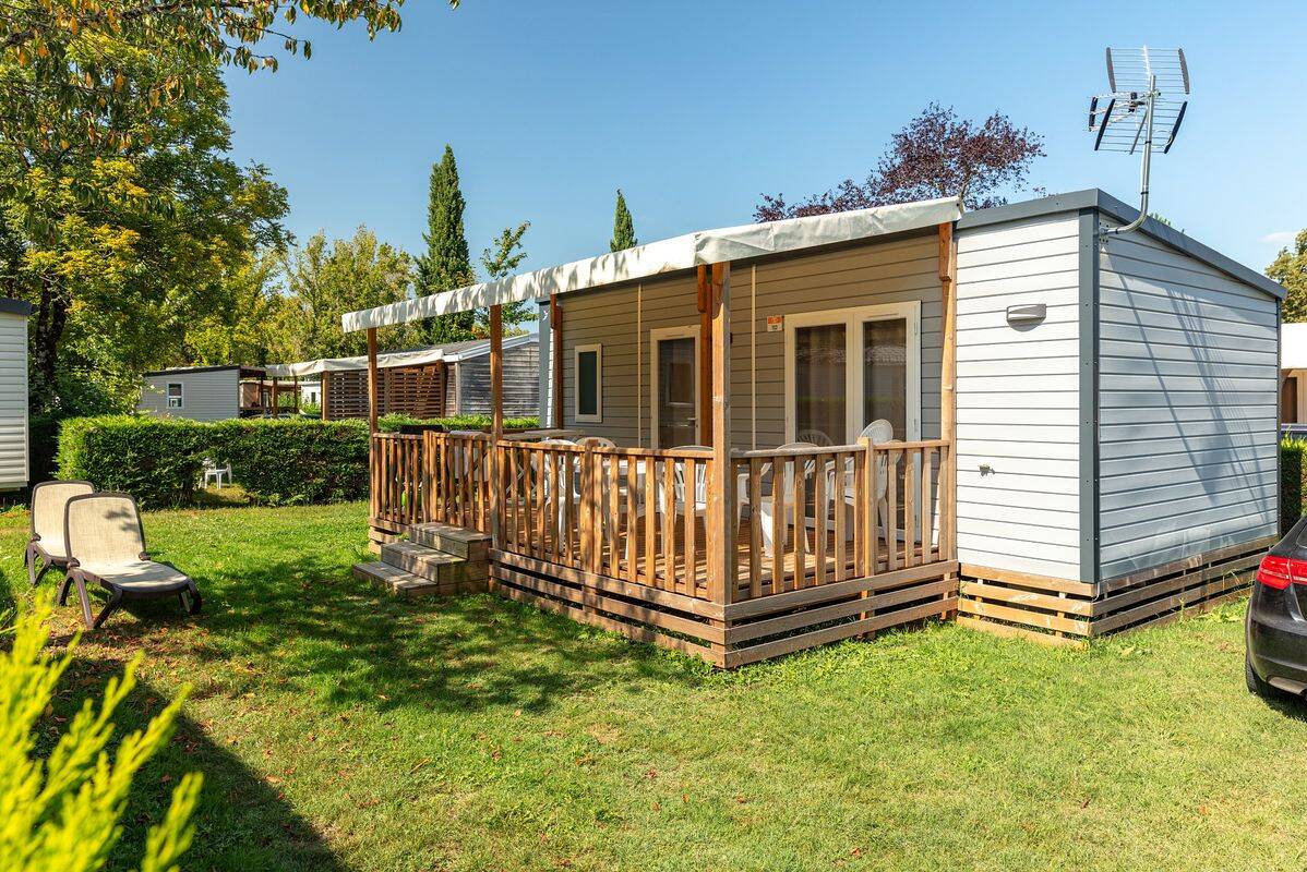 Campsite Château de Fonrives, France, Dordogne - Périgord