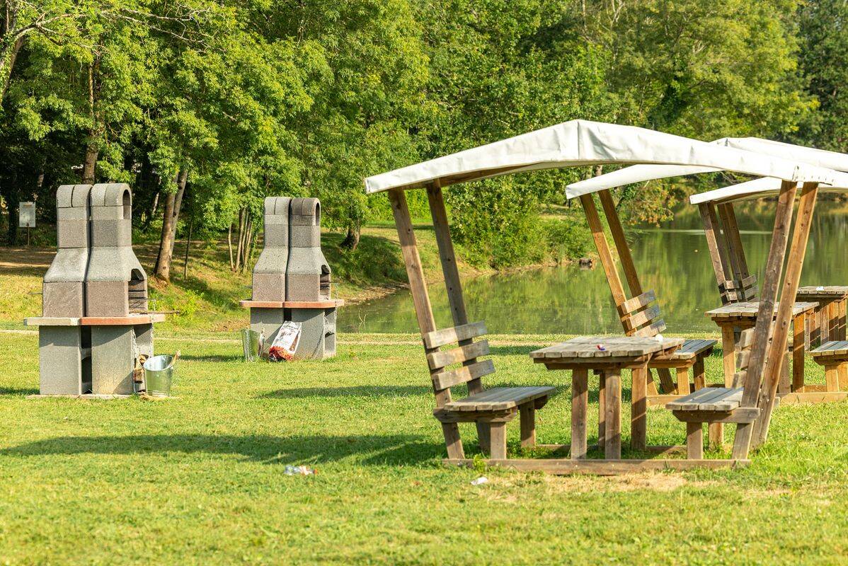 Campsite Château de Fonrives, France, Dordogne - Périgord
