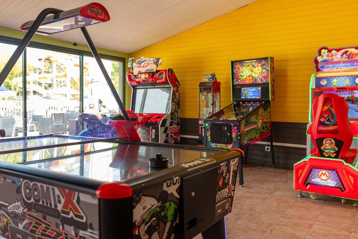 Campsite Château de Fonrives, France, Dordogne - Périgord