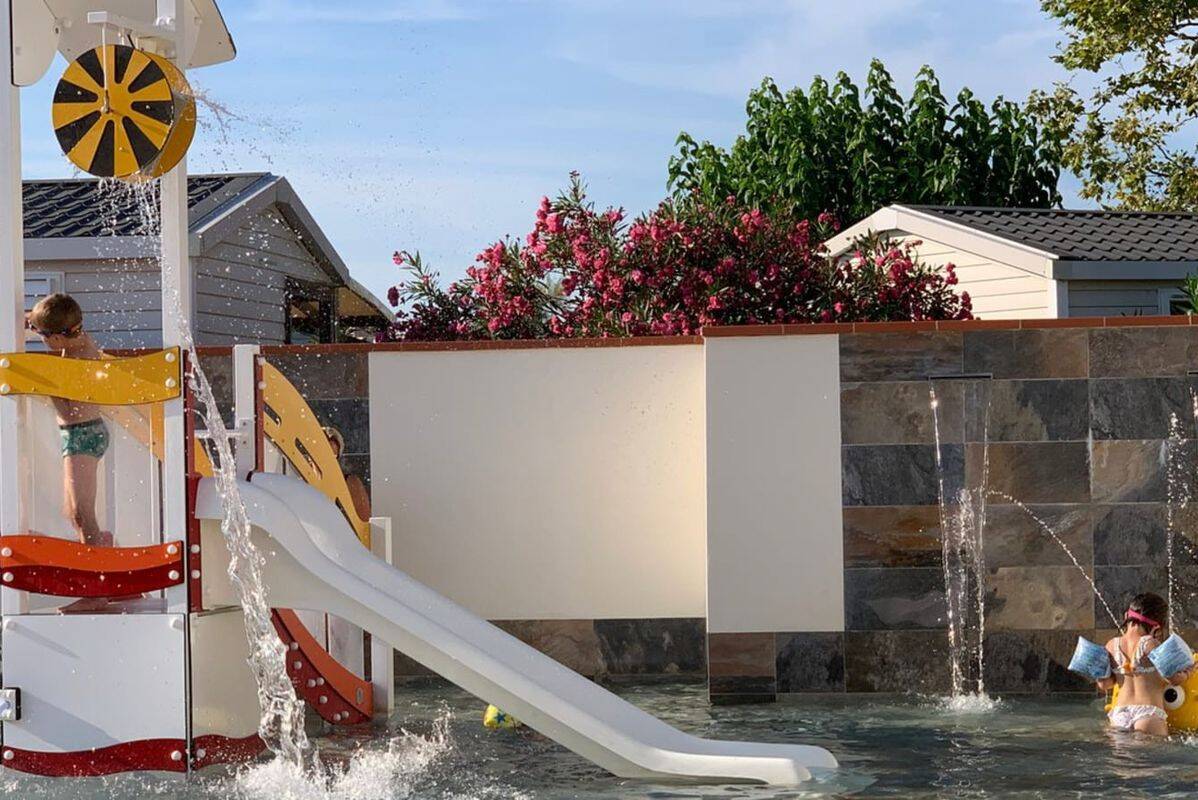 Campsite Camping Le Roussillon, France, Languedoc Roussillon