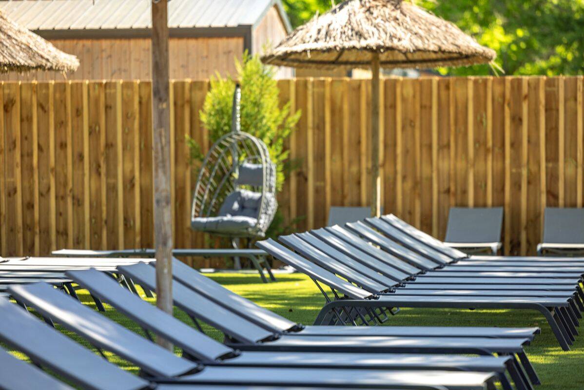 Profitez du solarium pour dorer tranquillement au soleil ! - Camping Mayotte Vacances, France, Les Landes, Biscarrosse