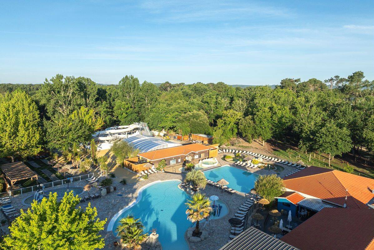 Nouveauté 2024 : l'espace aquatique a été rénové avec l'ajout d'un toboggan à deux pistes ! - Camping Mayotte Vacances, France, Les Landes, Biscarrosse