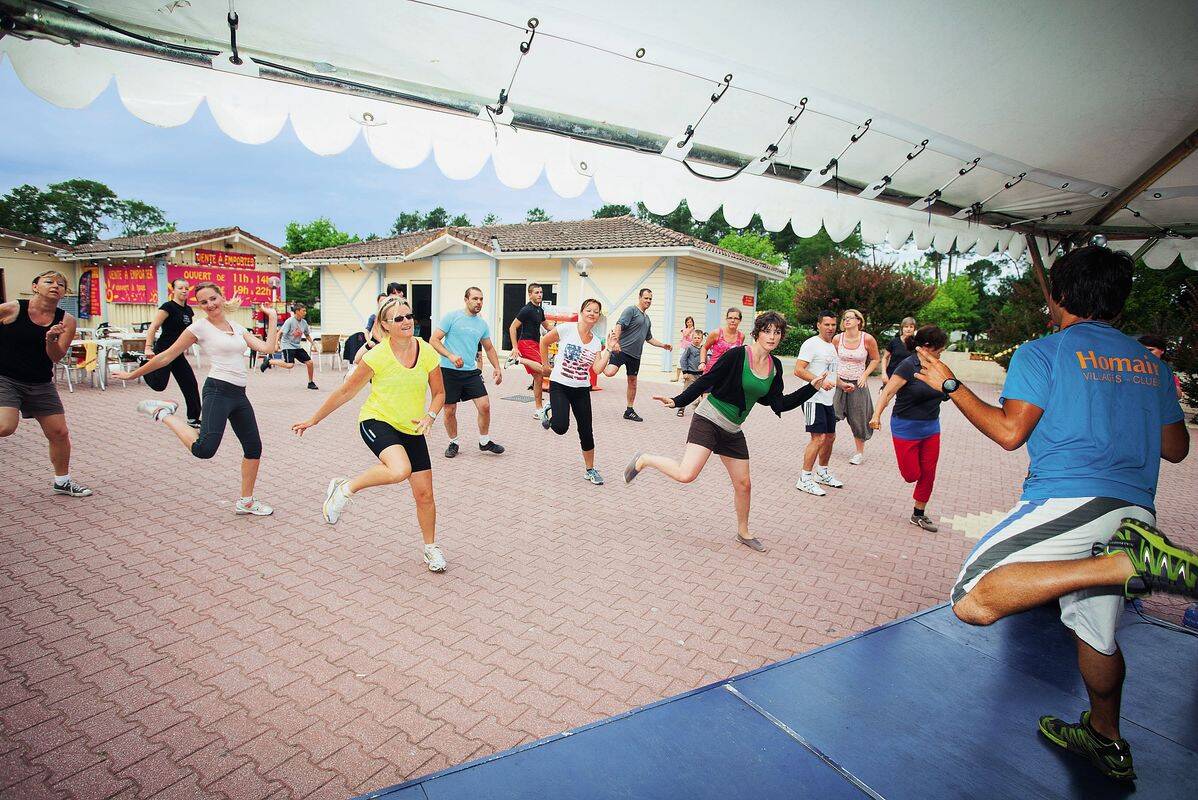 Séance de réveil musculaire au camping Le Soleil des Landes - Camping Le Soleil des Landes, France, Les Landes, Lit-et-Mixe