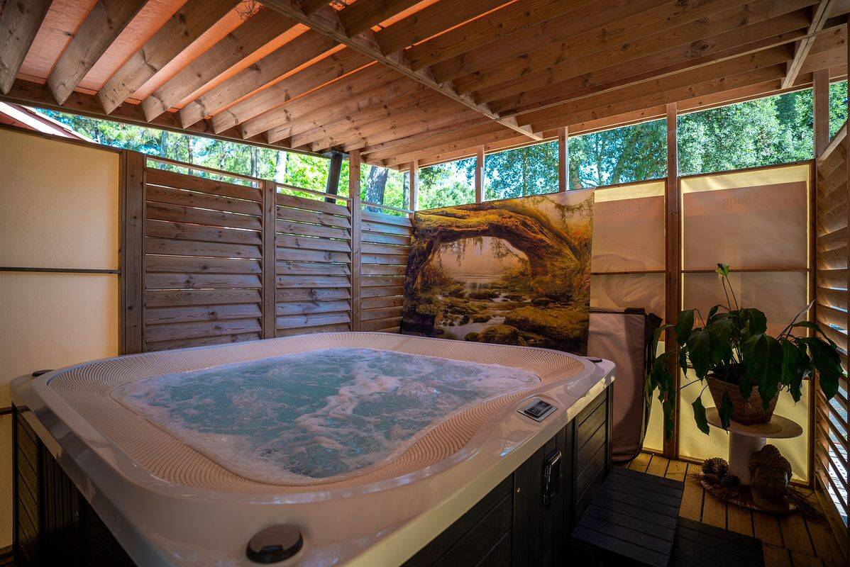 Pour plus de détente et de confort, profitez du SPA disponible dans le camping ! - Camping Lou Pignada, France, Les Landes, Messanges