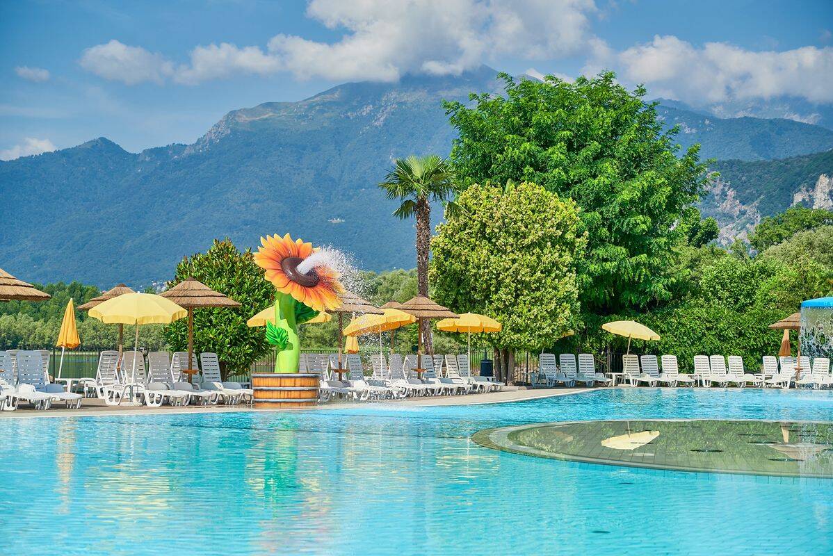 Campeggio Isolino, Italia, Lago maggiore