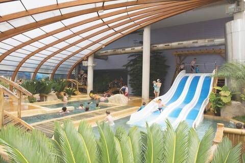 Piscine Et Parc Aquatique Dans Le Camping Village L Escale St Gilles Homair Vacances