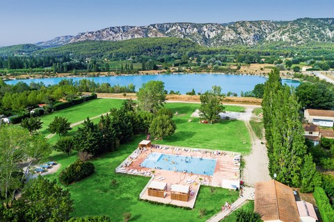 Cheval Blanc - Village in the Luberon - Vaucluse - Provence Web